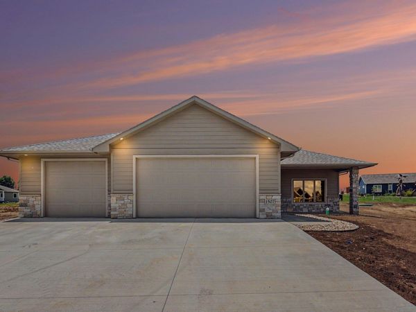1507 Buffalo Ridge Drive, Luverne, MN 56156