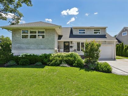 14 Griffin Lane East Williston, NY 11596