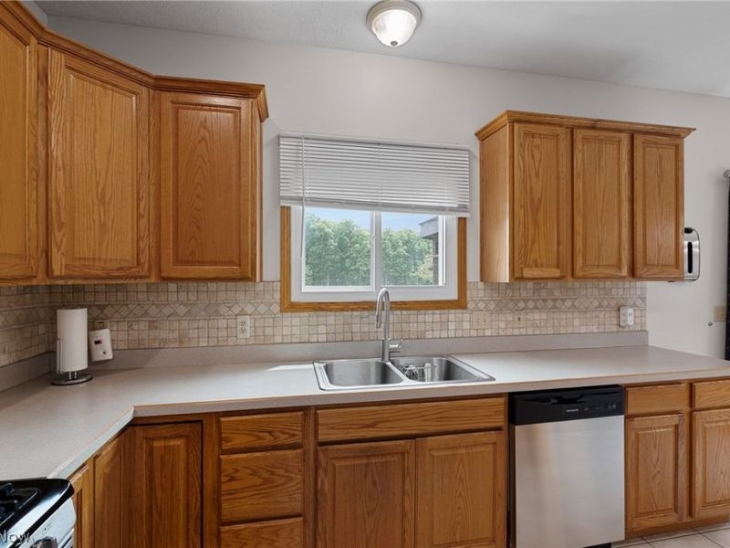 13435 Glenbrook Drive, Strongsville, OH 44136 Photo 13