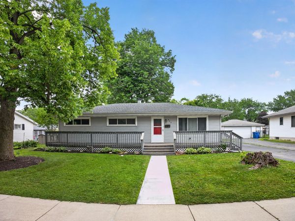 922 E Crestview Court, Crown Point, IN 46307
