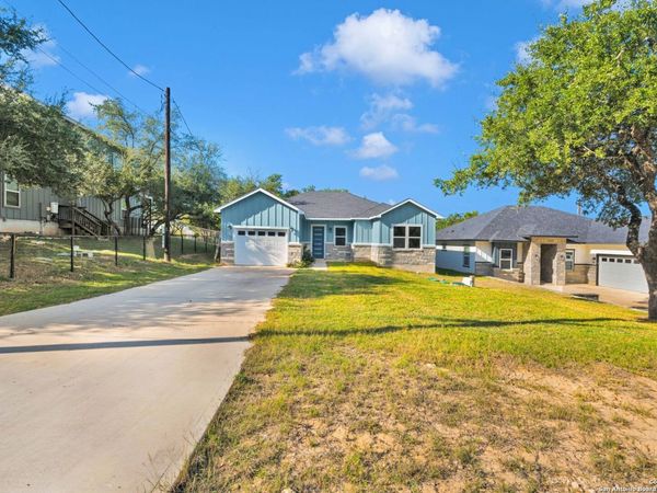 1351 Canyon Edge, Canyon Lake, TX 78133