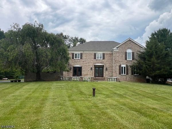 26 Gentry Dr, Washington, NJ 07853