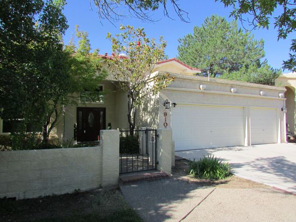9108 Surrey Road NE, Albuquerque, NM 87109