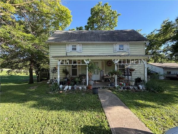 411 E 2nd Street, Dearborn, MO 64439