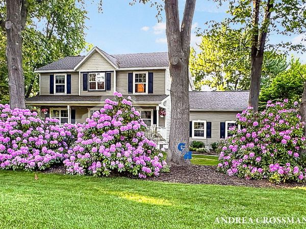 15213 Meadowwood Drive, Grand Haven, MI 49417