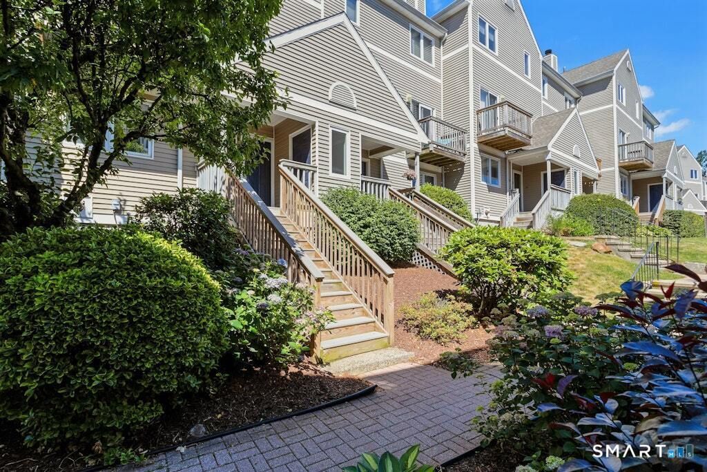 20 Glenrock, Unit 20, Norwalk, CT 06850 Main Photo
