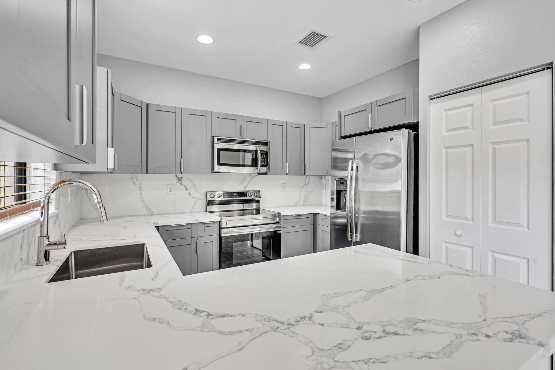 3320 W 90th Street, Hialeah, FL 33018 Photo