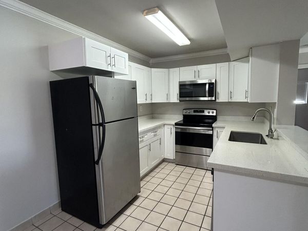 450 W Palm Cir Circle W, Unit 103, Pembroke Pines, FL 33025