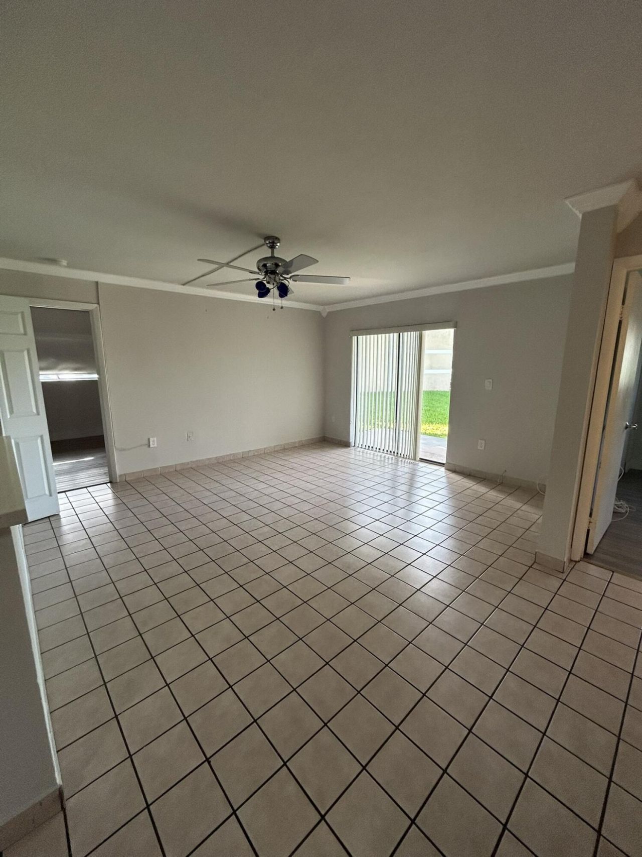 450 W Palm Cir Circle W, Unit 103, Pembroke Pines, FL 33025 Photo
