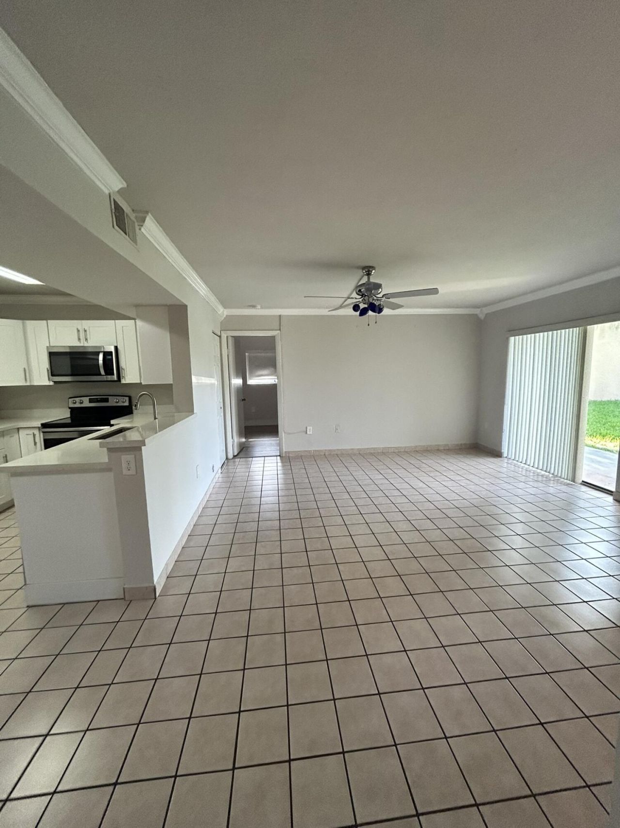 450 W Palm Cir Circle W, Unit 103, Pembroke Pines, FL 33025 Photo