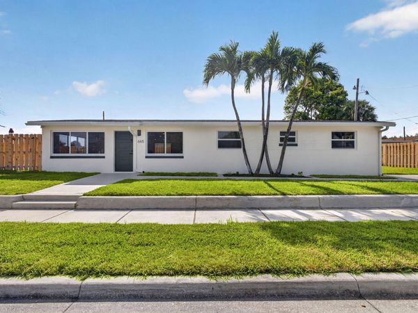 665 W 7th Street, Riviera Beach, FL 33404