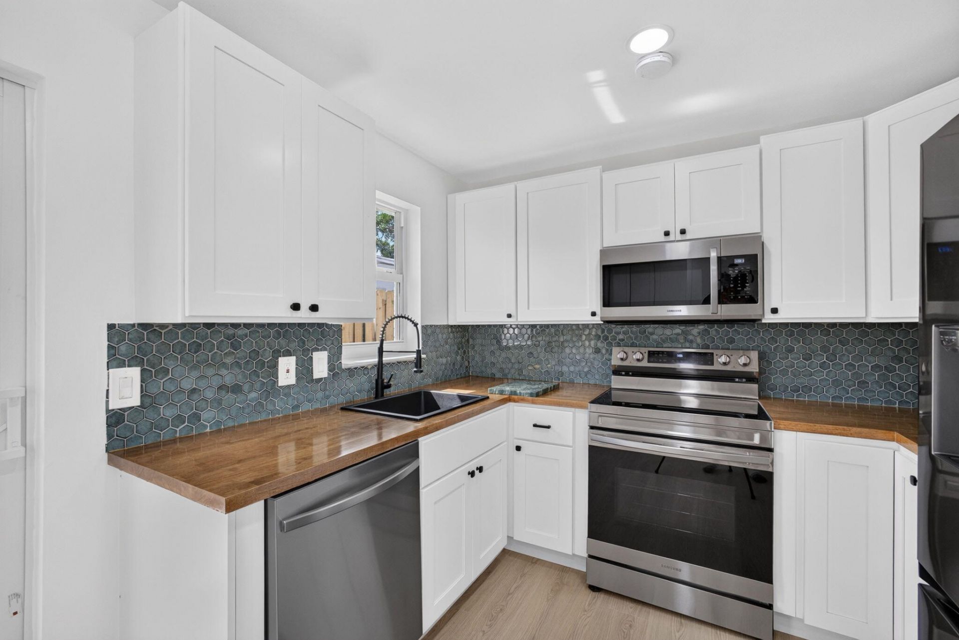 665 W 7th Street, Riviera Beach, FL 33404 Photo