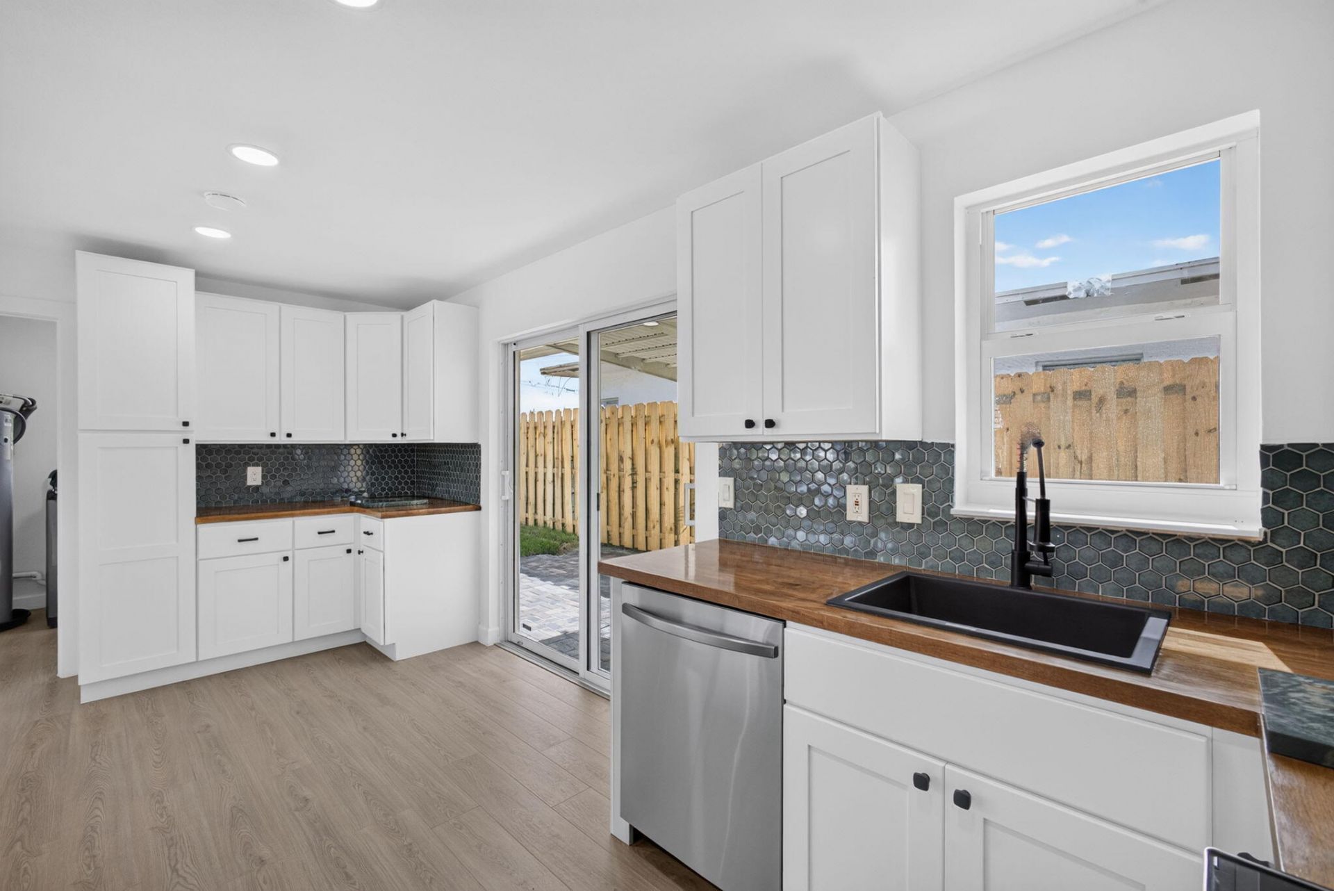 665 W 7th Street, Riviera Beach, FL 33404 Photo
