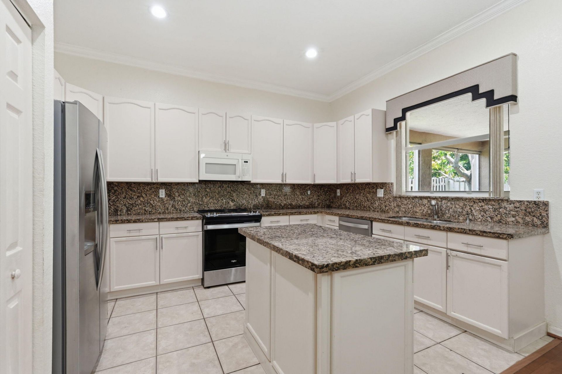 3956 Torres Circle, West Palm Beach, FL 33409 Photo