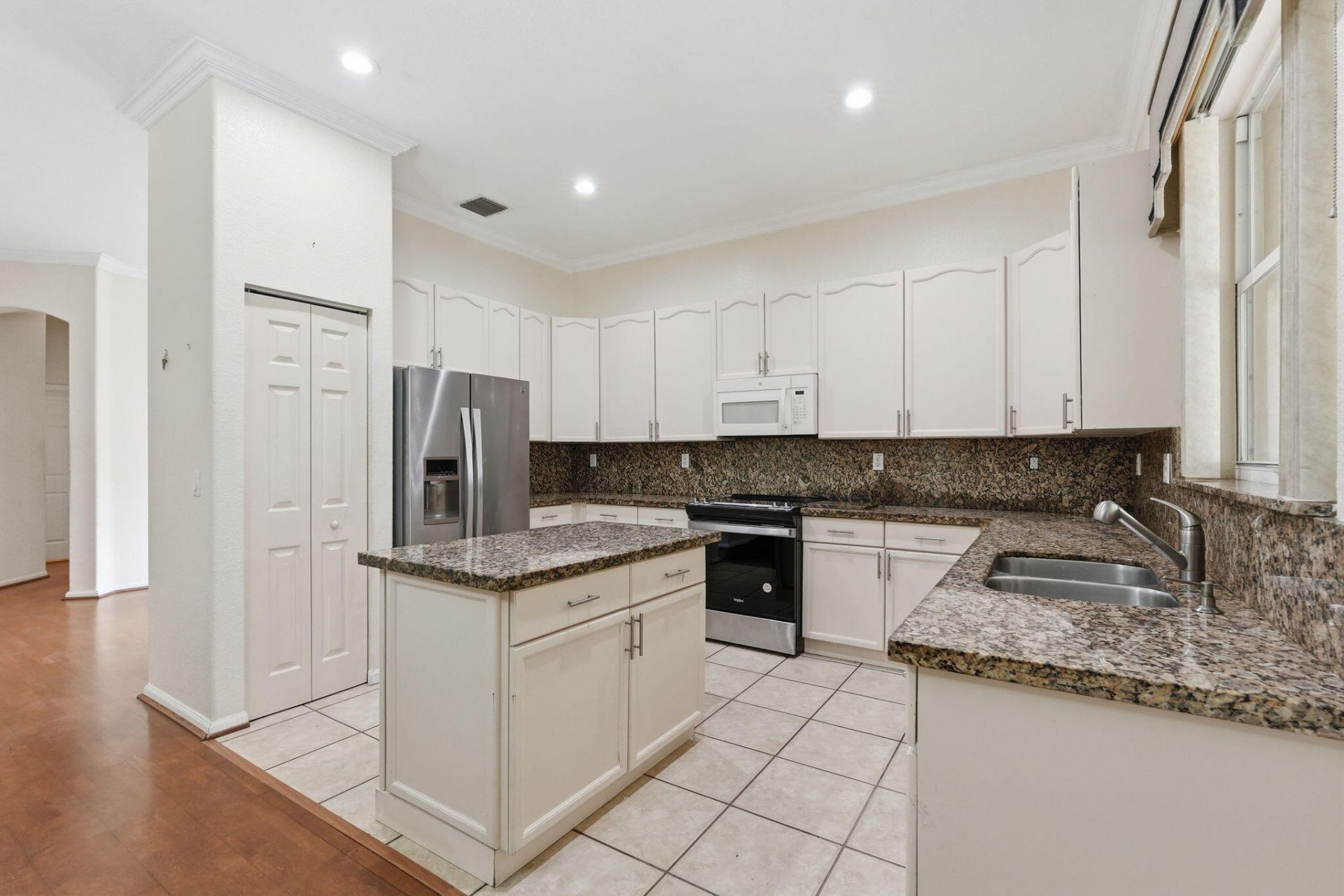 3956 Torres Circle, West Palm Beach, FL 33409 Photo