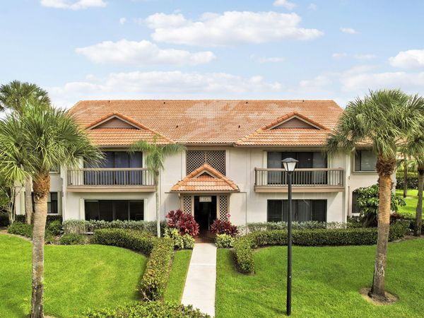 1109 Duncan Circle, Unit 203, Palm Beach Gardens, FL 33418