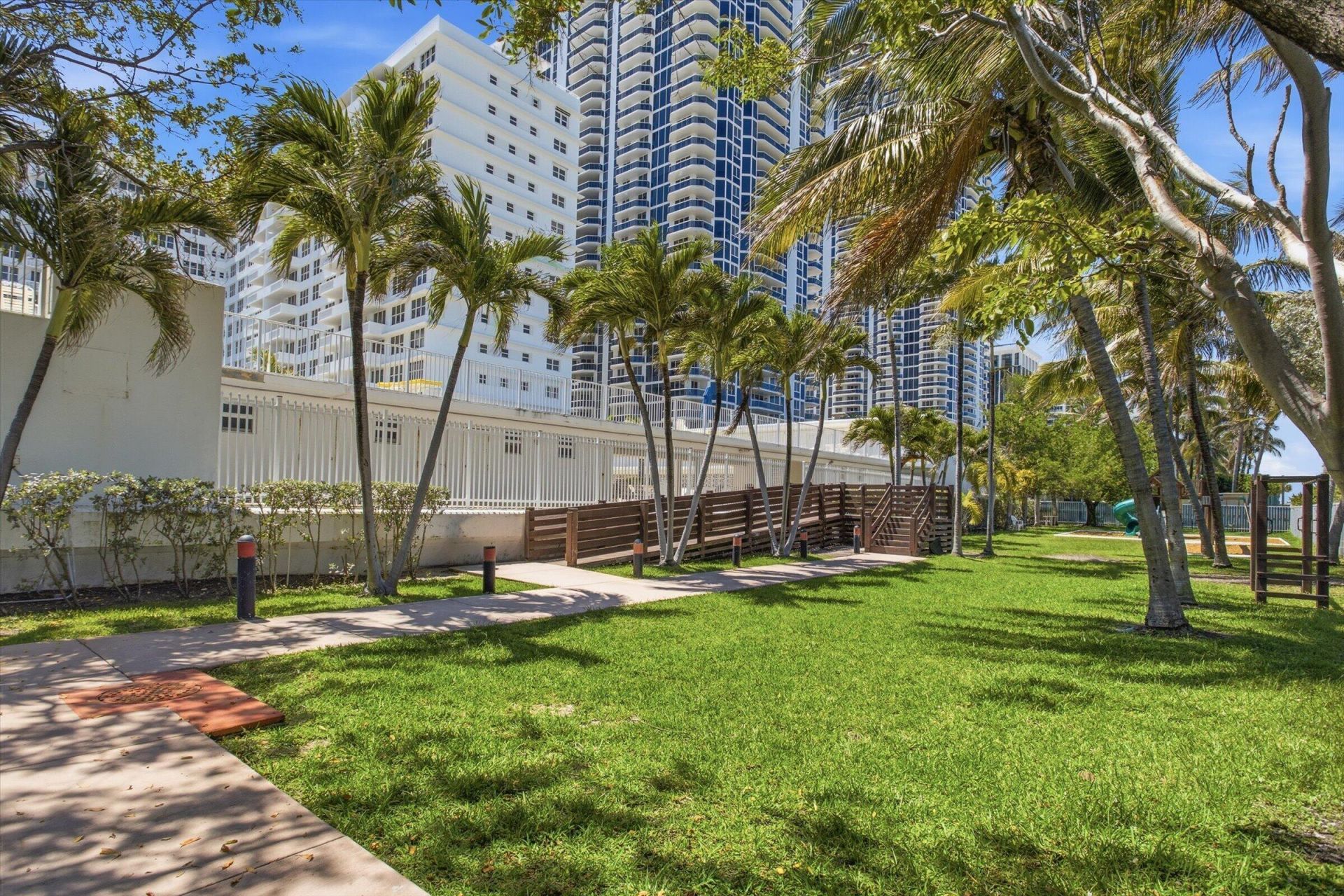 4747 Collins Avenue, Unit 1109, Miami Beach, FL 33140 Photo