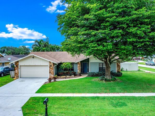 574 Juniper Place, Wellington, FL 33414