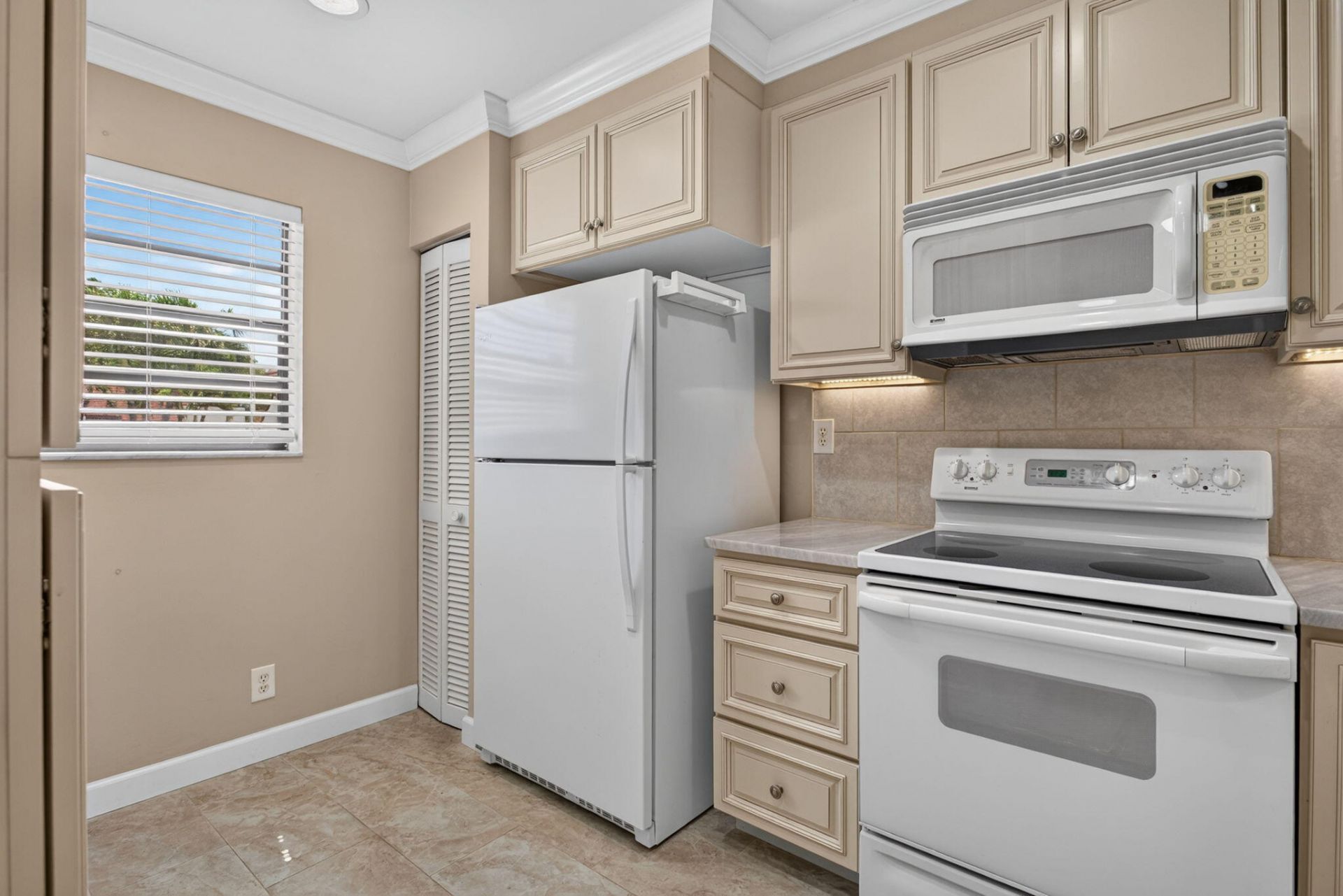 353 NW 36th Avenue, Deerfield Beach, FL 33442 Photo