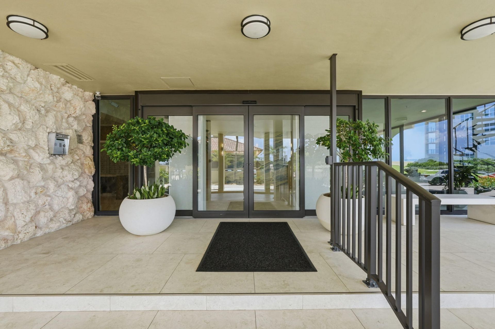 5460 N Ocean Drive, Unit 6a, Riviera Beach, FL 33404 Photo