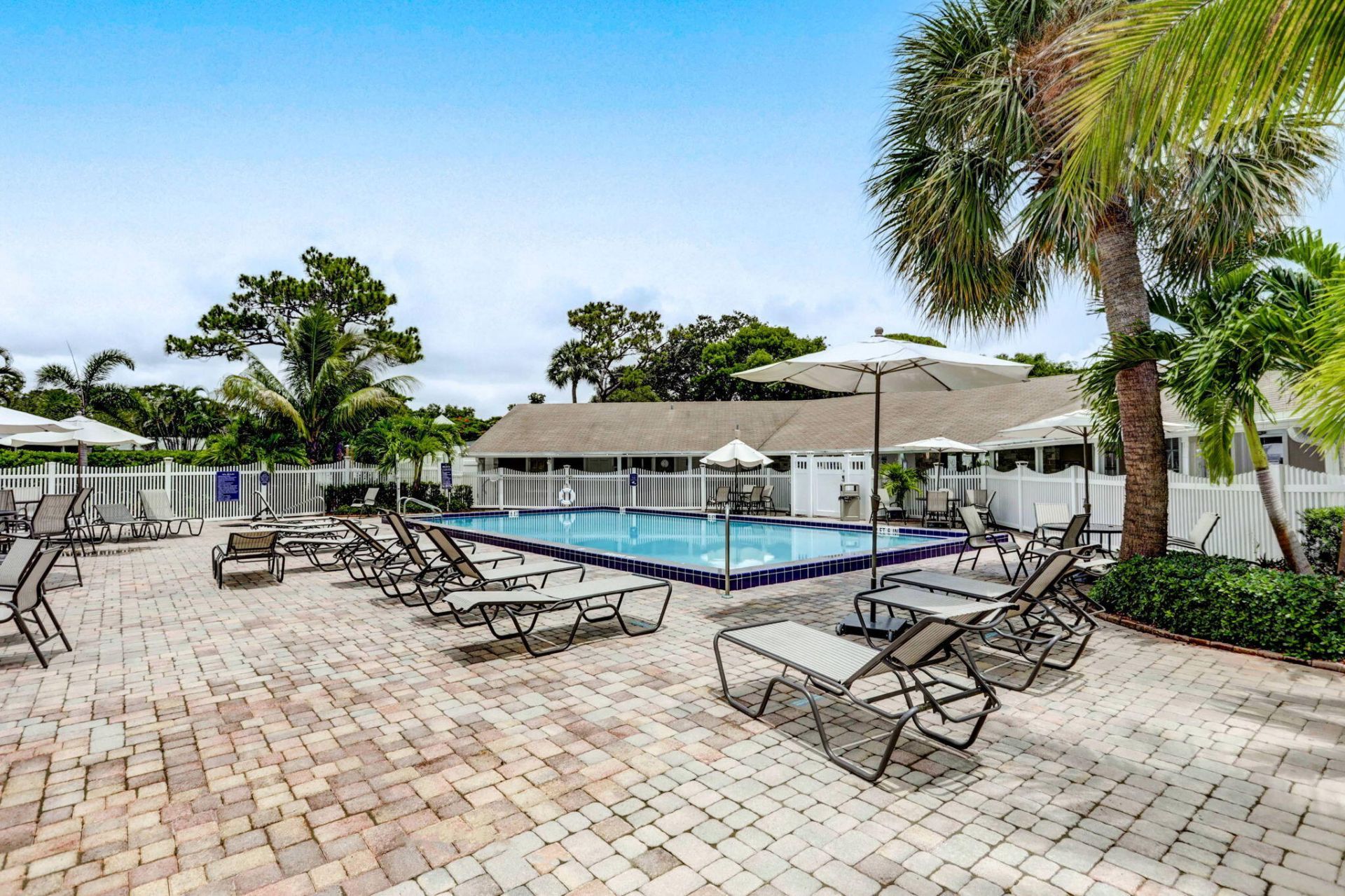 170 Maple Avenue W, Palm Beach Gardens, FL 33410 Photo