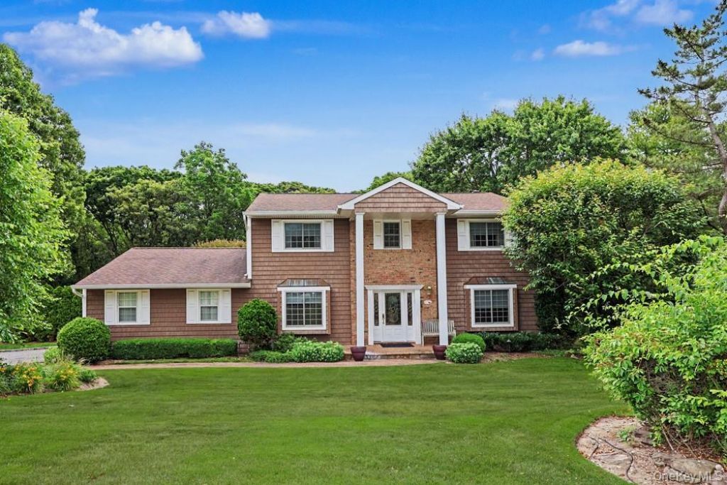 39 Tamara Court, Melville, NY 11747 Main Photo