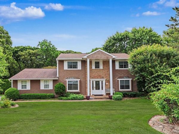 39 Tamara Court, Melville, NY 11747