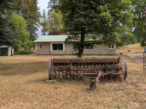4439 Whittier Rd, Clayton, WA 99110
