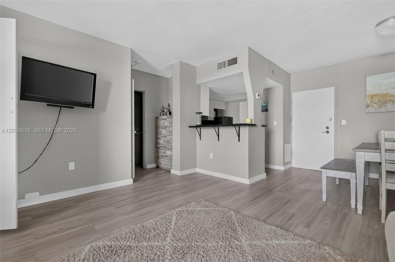 800 West Ave, Unit 533, Miami Beach, FL 33139 Photo