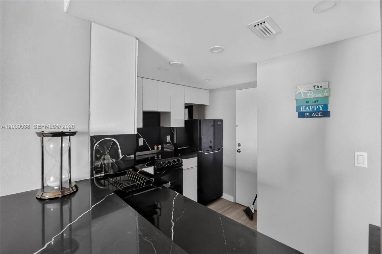 800 West Ave, Unit 533, Miami Beach, FL 33139 Photo