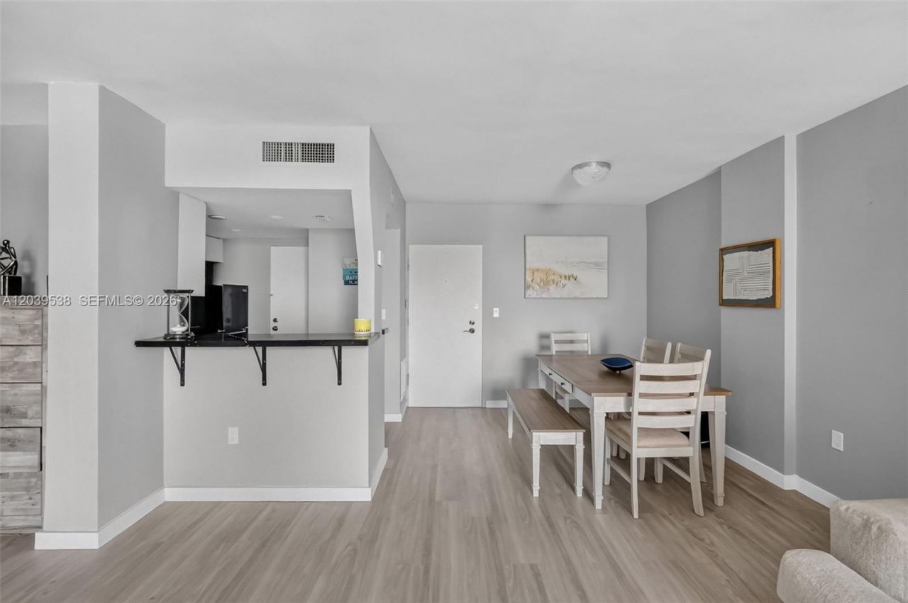 800 West Ave, Unit 533, Miami Beach, FL 33139 Photo
