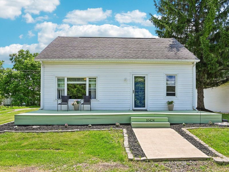 10424 North Street, Middleburg, OH 43336 Photo 2