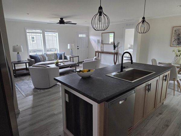 4 Quartz Way, Litchfield, NH 03052