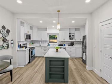 1143 Kings Highway, Dallas, TX 75208