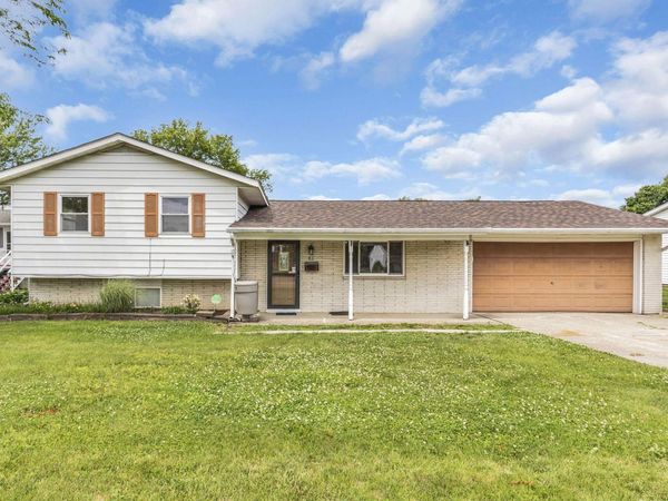 86 Lancaster Drive , Heath, OH 43056