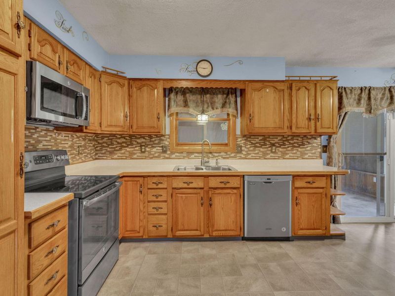 86 Lancaster Drive, Heath, OH 43056 Photo 9