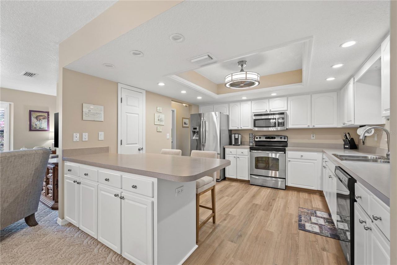 6352 Huntington Drive, Zephyrhills, FL 33542 Photo