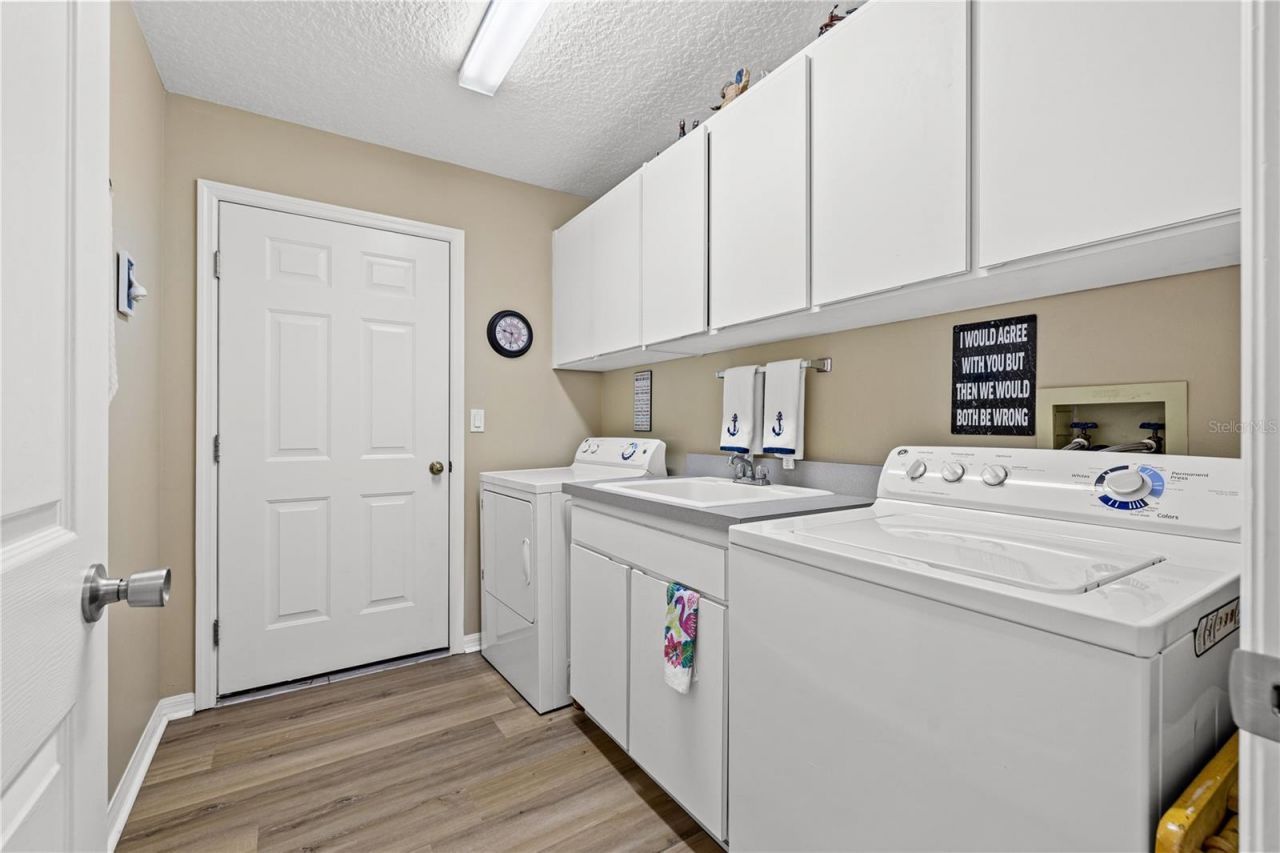 6352 Huntington Drive, Zephyrhills, FL 33542 Photo