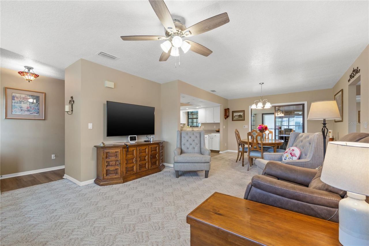 6352 Huntington Drive, Zephyrhills, FL 33542 Photo