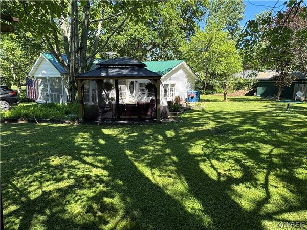 96 Chestnut Lane , Angola, NY 14006