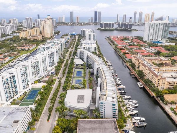 2950 NE 188th St , Unit 303, Aventura, FL 33180