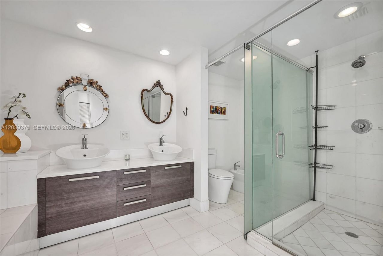 2950 NE 188th St , Unit 303, Aventura, FL 33180 Photo