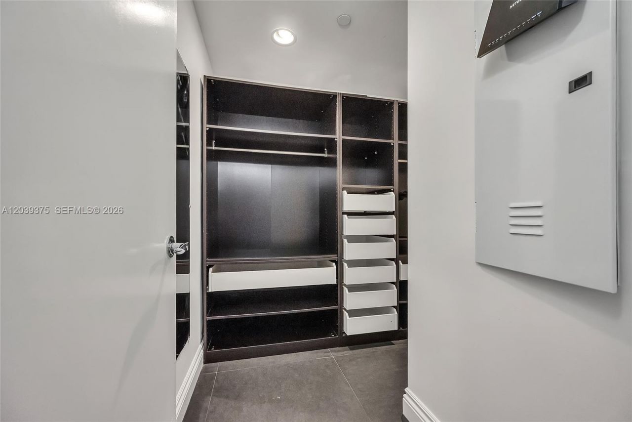 2950 NE 188th St , Unit 303, Aventura, FL 33180 Photo