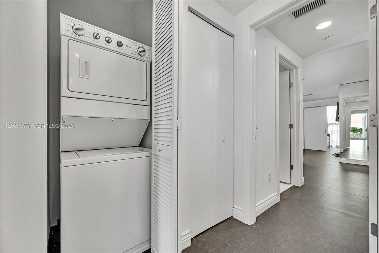2950 NE 188th St , Unit 303, Aventura, FL 33180 Photo