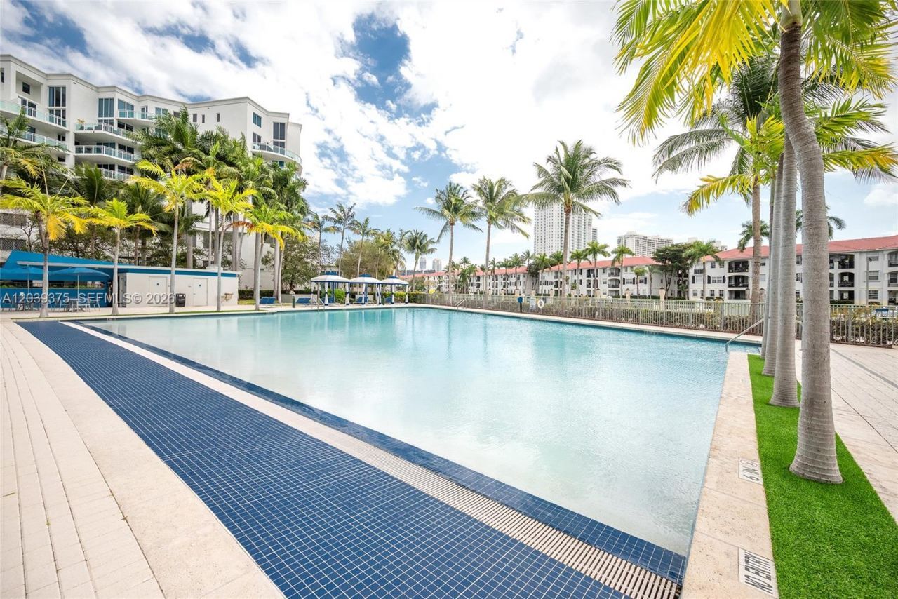 2950 NE 188th St , Unit 303, Aventura, FL 33180 Photo