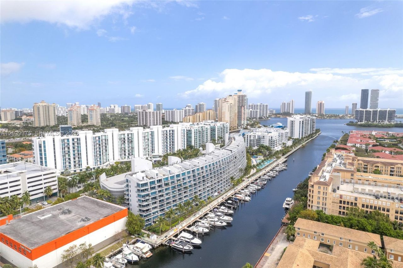2950 NE 188th St , Unit 303, Aventura, FL 33180 Photo