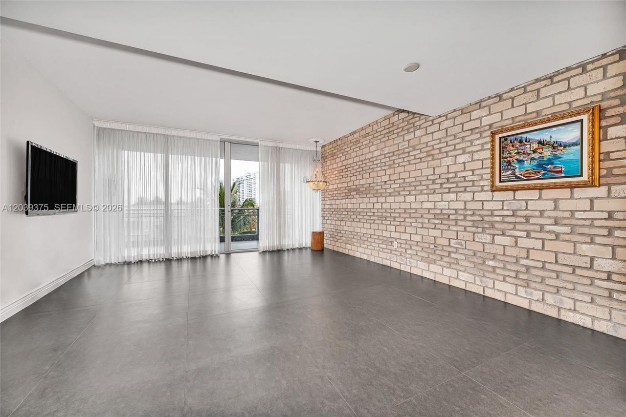 2950 NE 188th St , Unit 303, Aventura, FL 33180 Photo