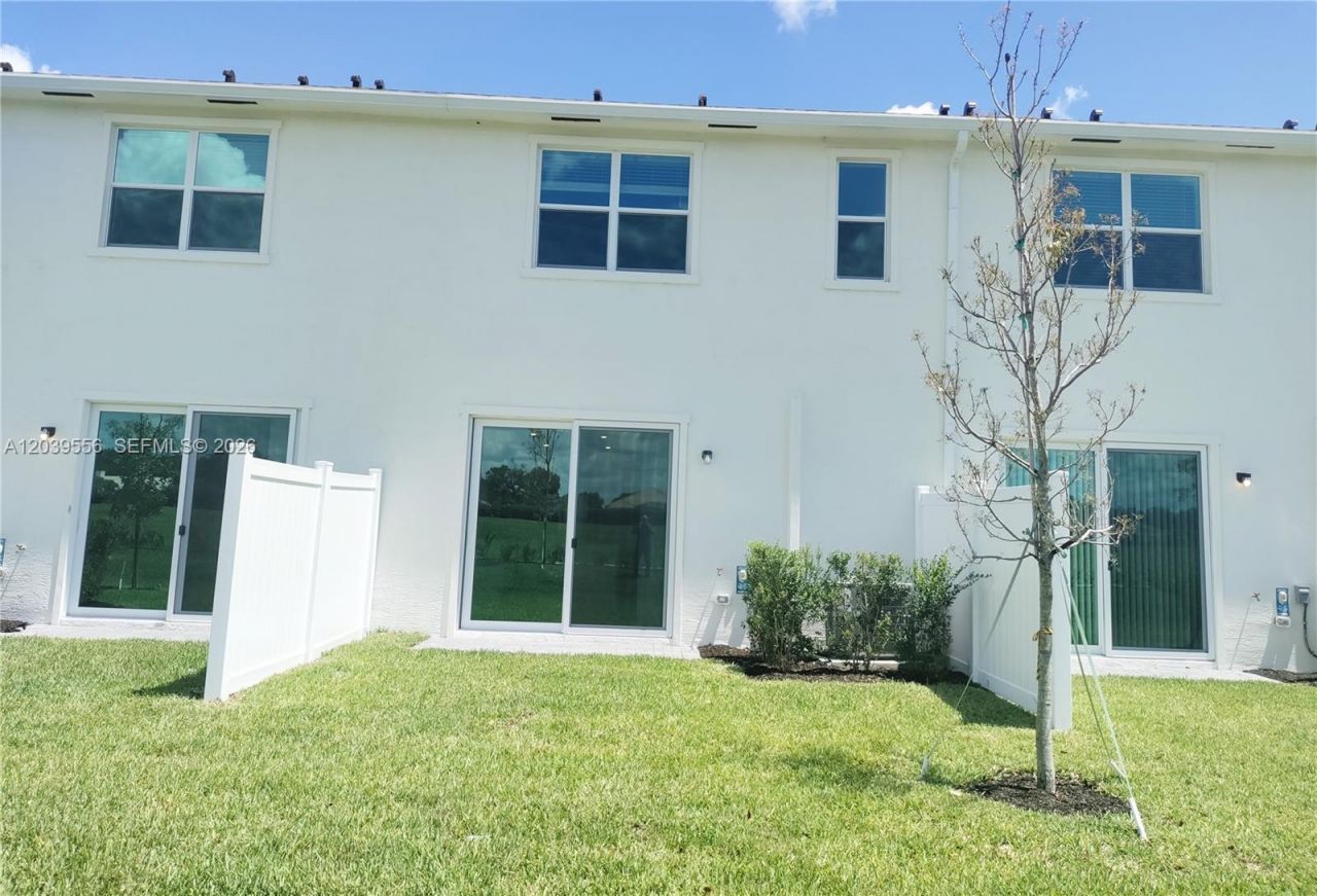 654 SE Lake Falls St, Unit 654, Port Saint Lucie, FL 34984 Photo
