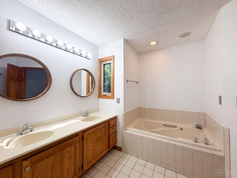 2129 Greenpine Drive, Springfield Twp., OH 45231 Photo 17