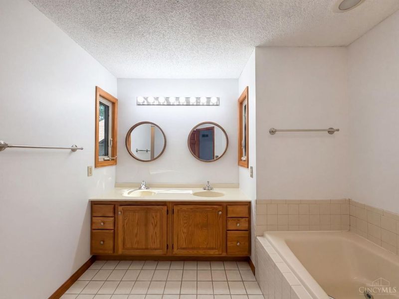 2129 Greenpine Drive, Springfield Twp., OH 45231 Photo 9